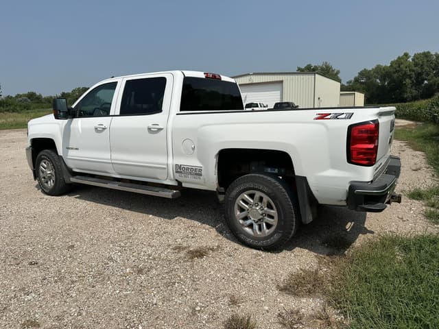 Image of Chevrolet 2500 equipment image 4