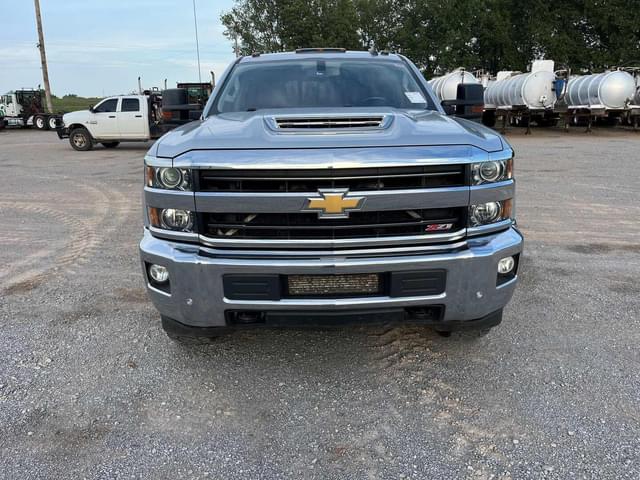 Image of Chevrolet 2500HD equipment image 3