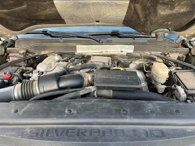 Image of Chevrolet 2500HD equipment image 2