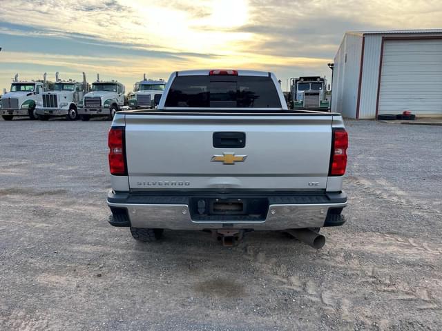 Image of Chevrolet 2500HD equipment image 4