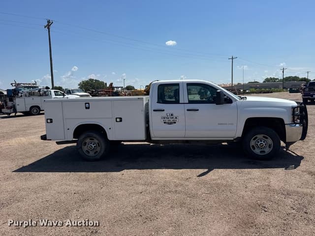 Image of Chevrolet 2500HD equipment image 3