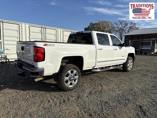 Image of Chevrolet 2500HD equipment image 4