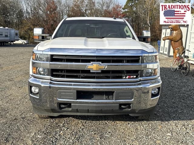 Image of Chevrolet 2500HD equipment image 2