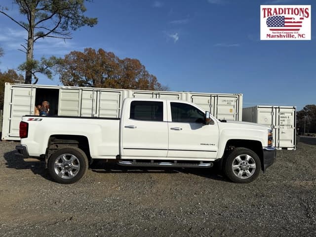 Image of Chevrolet 2500HD equipment image 3