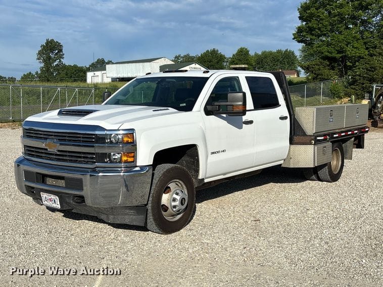 2018 Chevrolet Silverado Equipment Image0