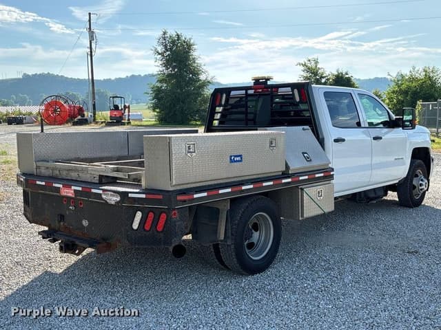Image of Chevrolet Silverado equipment image 4