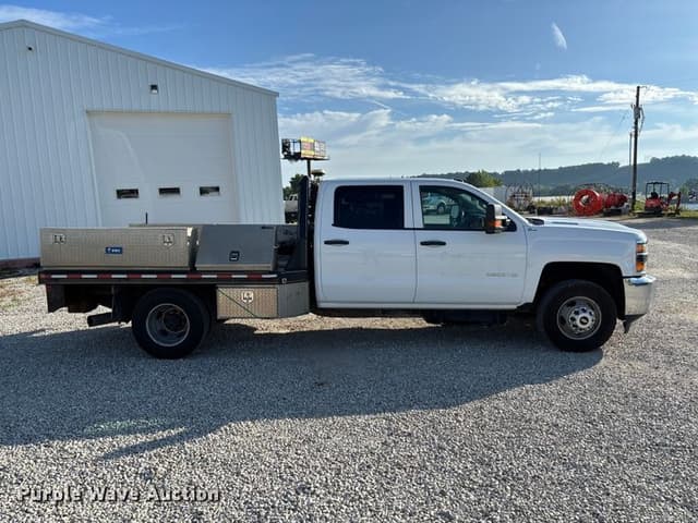 Image of Chevrolet Silverado equipment image 3