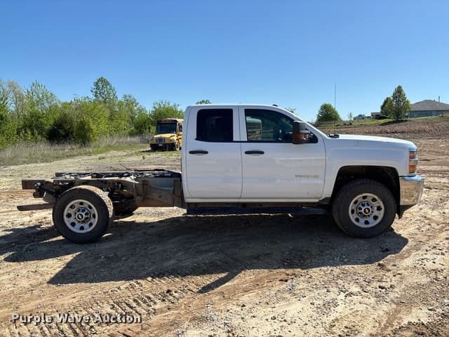 Image of Chevrolet 3500HD equipment image 3