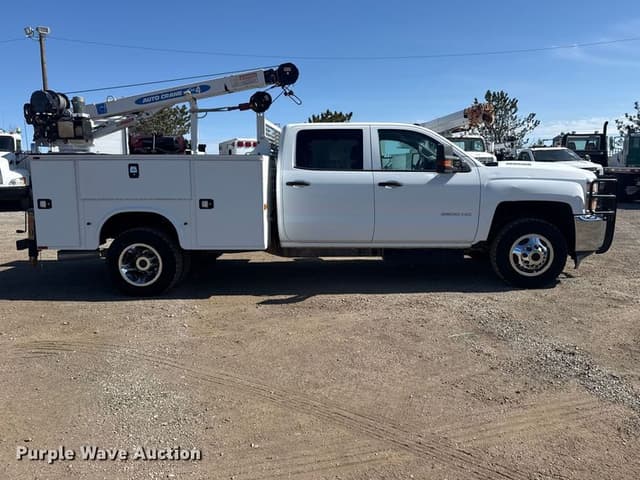 Image of Chevrolet 3500HD equipment image 3