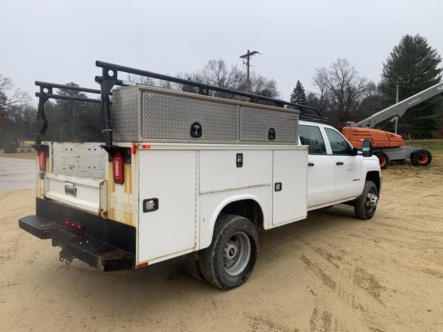 Image of Chevrolet 3500HD equipment image 3