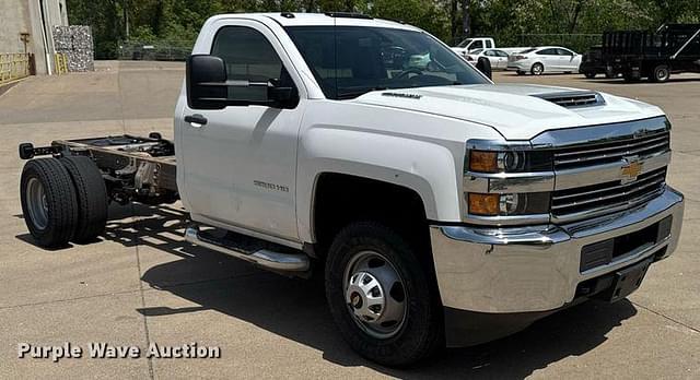 Image of Chevrolet 3500HD equipment image 2