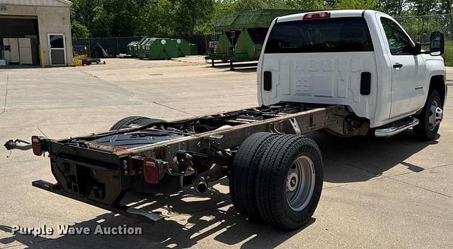 Image of Chevrolet 3500HD equipment image 4