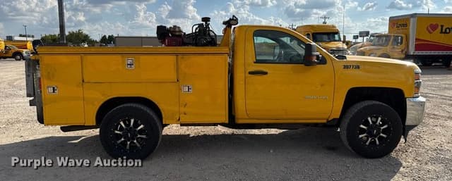 Image of Chevrolet 3500HD equipment image 3