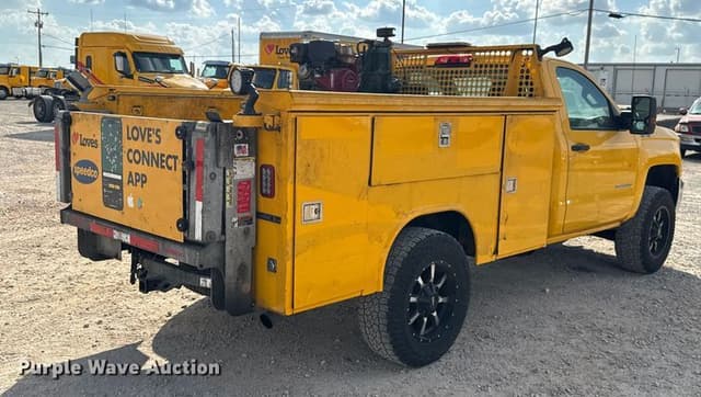 Image of Chevrolet 3500HD equipment image 4