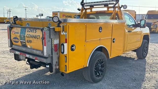 Image of Chevrolet 3500HD equipment image 4