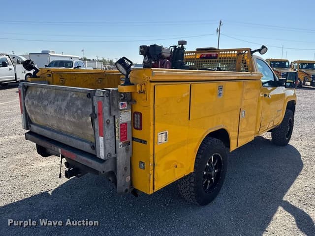 Image of Chevrolet 3500HD equipment image 4