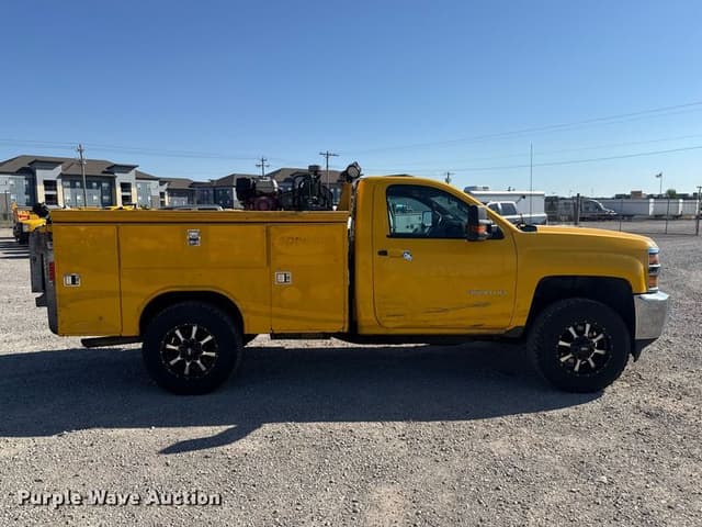 Image of Chevrolet 3500HD equipment image 3