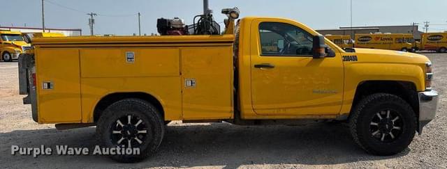 Image of Chevrolet 3500HD equipment image 3