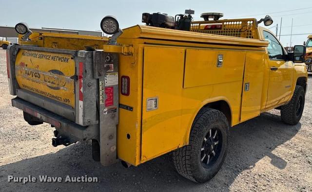 Image of Chevrolet 3500HD equipment image 4