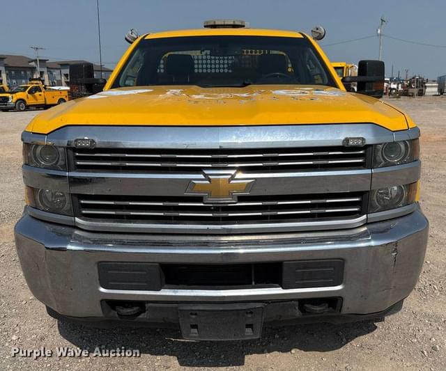Image of Chevrolet 3500HD equipment image 1