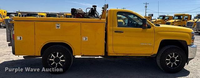 Image of Chevrolet 3500HD equipment image 3