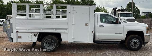 Image of Chevrolet 3500HD equipment image 3