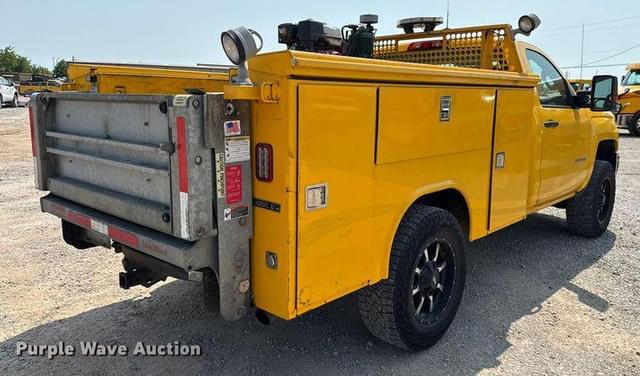 Image of Chevrolet 3500HD equipment image 4