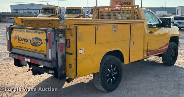 Image of Chevrolet 3500HD equipment image 4
