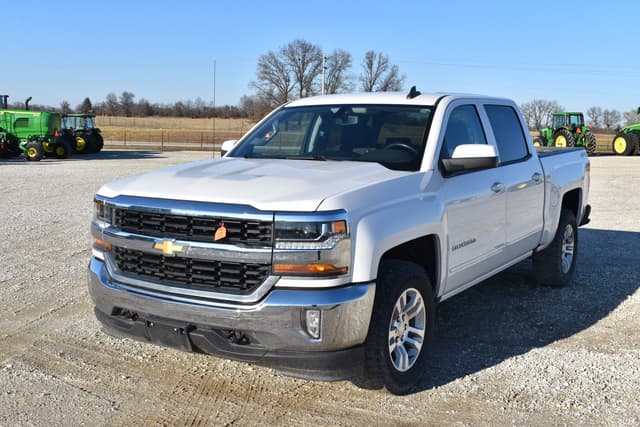 Image of Chevrolet Silverado equipment image 1