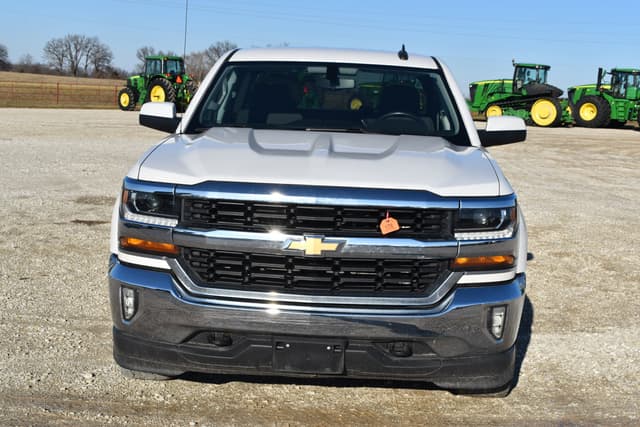 Image of Chevrolet Silverado equipment image 2