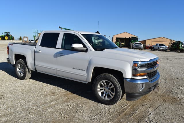 Image of Chevrolet Silverado equipment image 4