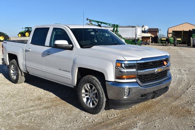 Image of Chevrolet Silverado equipment image 3