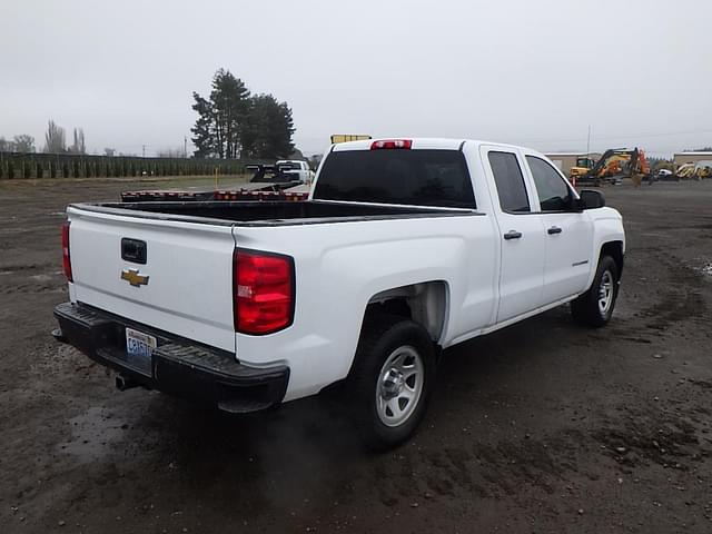 Image of Chevrolet Silverado equipment image 3