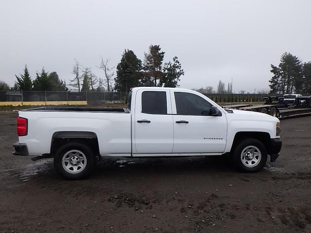 Image of Chevrolet Silverado equipment image 2