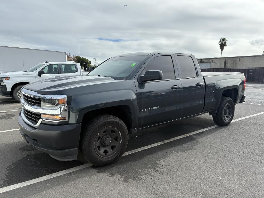 2018 Chevrolet Silverado Equipment Image0