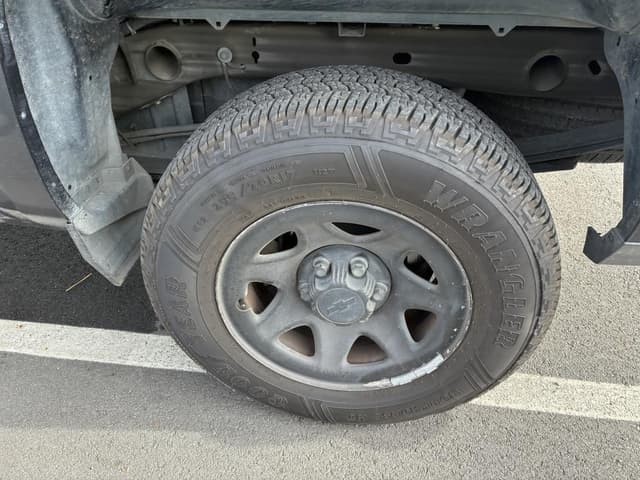 Image of Chevrolet Silverado equipment image 4