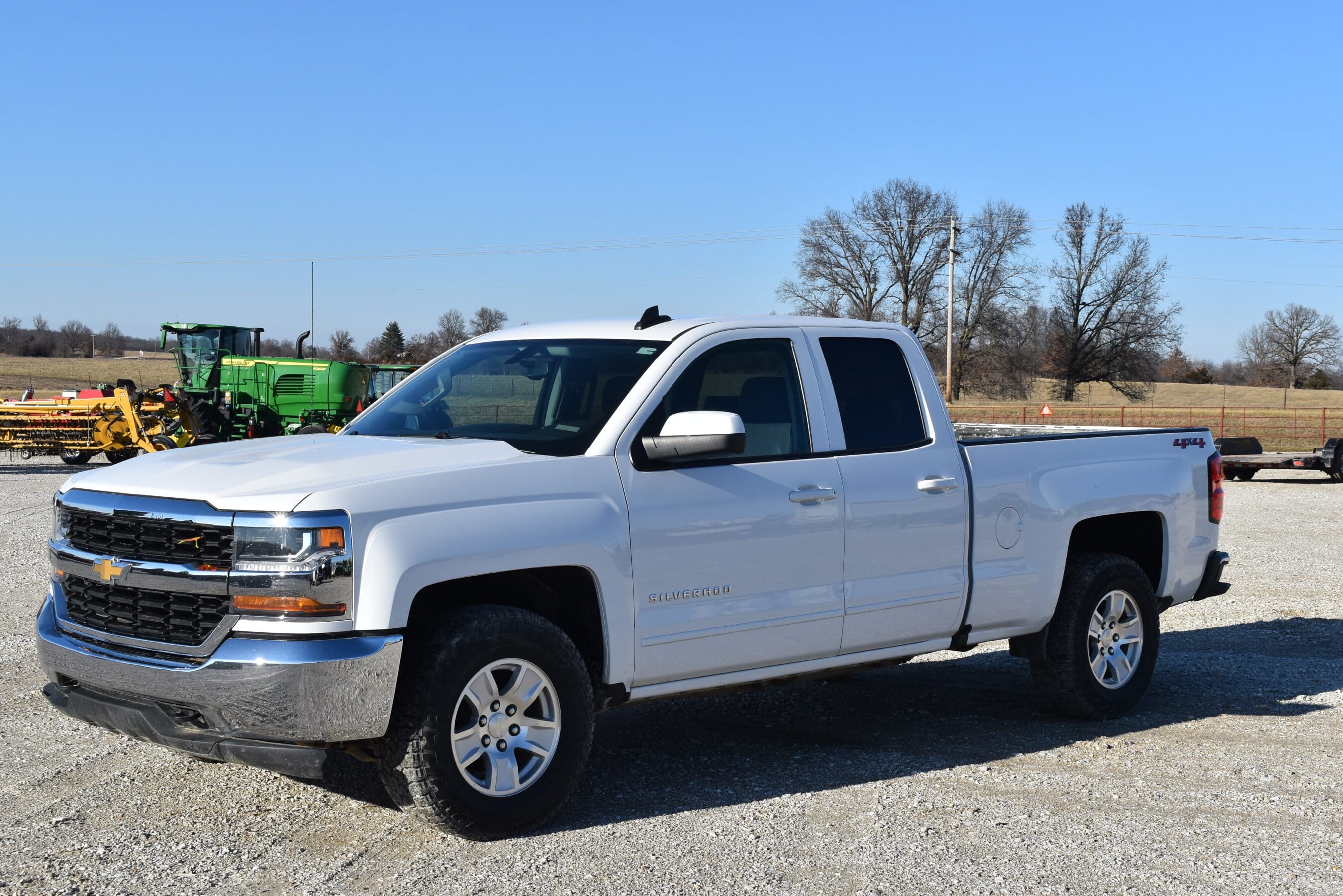 2018 Chevrolet Silverado Equipment Image0