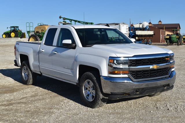 Image of Chevrolet Silverado equipment image 3