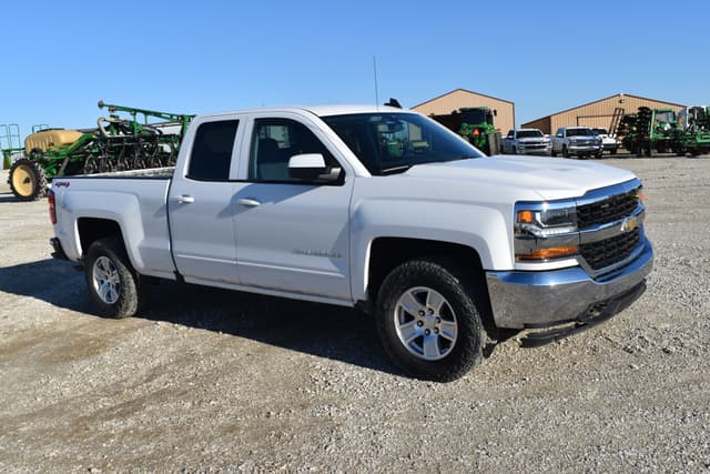 Image of Chevrolet Silverado equipment image 4