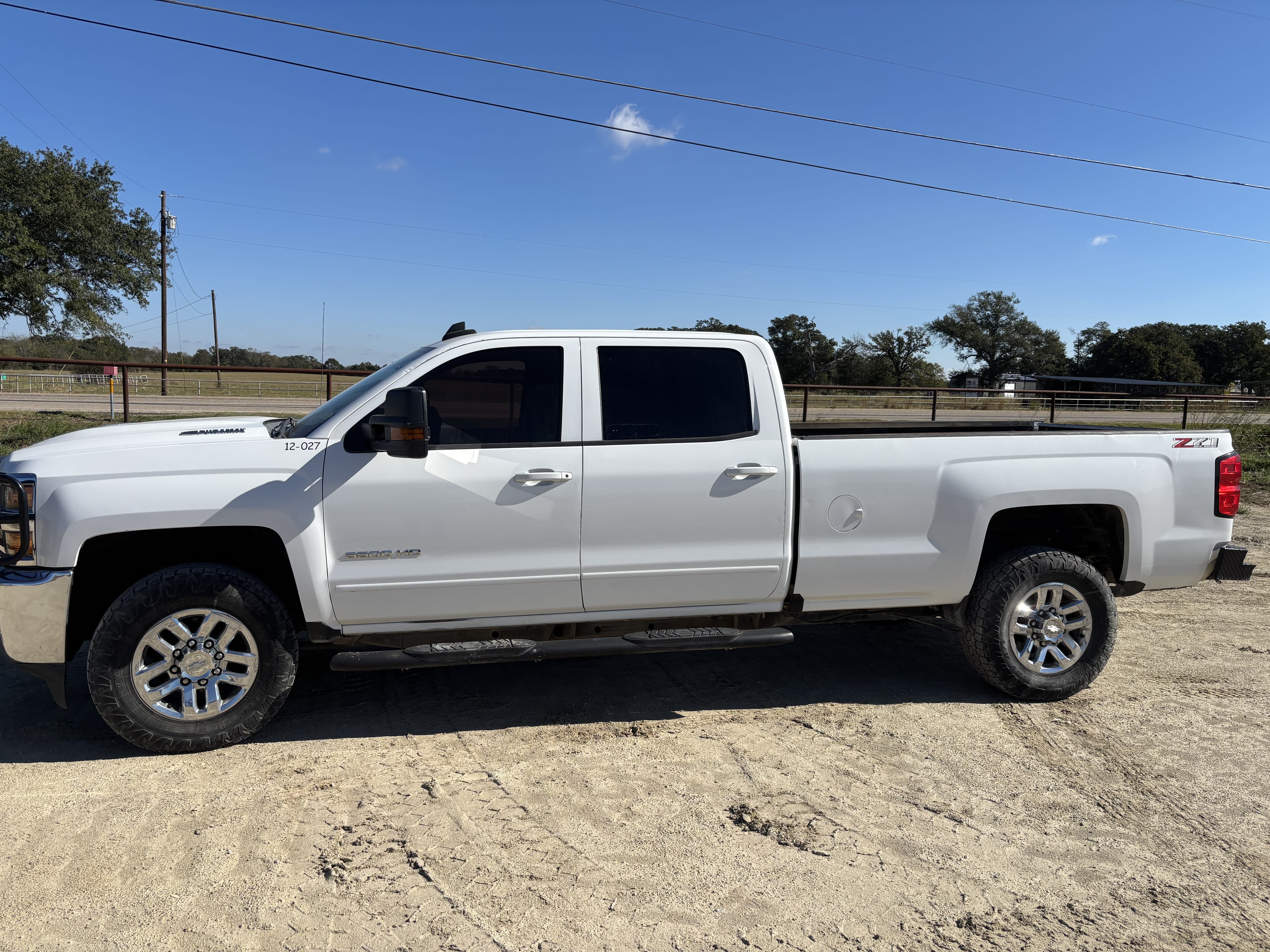 2018 Chevrolet Silverado Equipment Image0