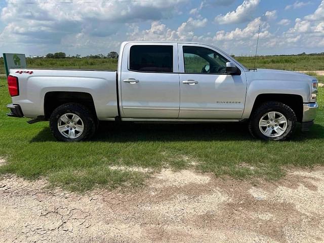 Image of Chevrolet Silverado equipment image 3