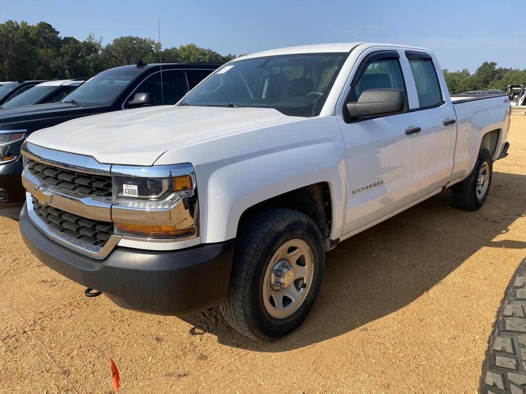 Image of Chevrolet Silverado Primary image