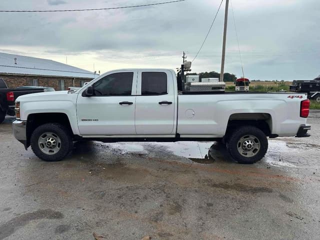Image of Chevrolet Silverado equipment image 1