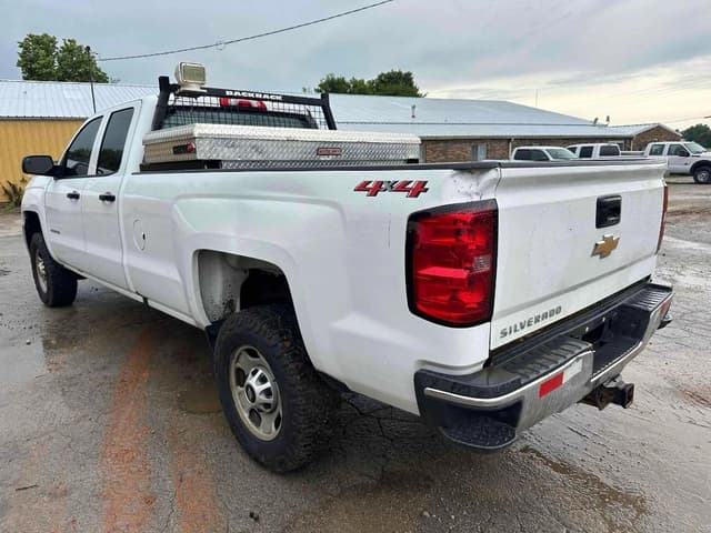 Image of Chevrolet Silverado equipment image 3