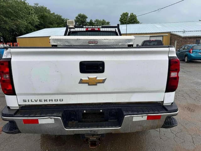 Image of Chevrolet Silverado equipment image 4