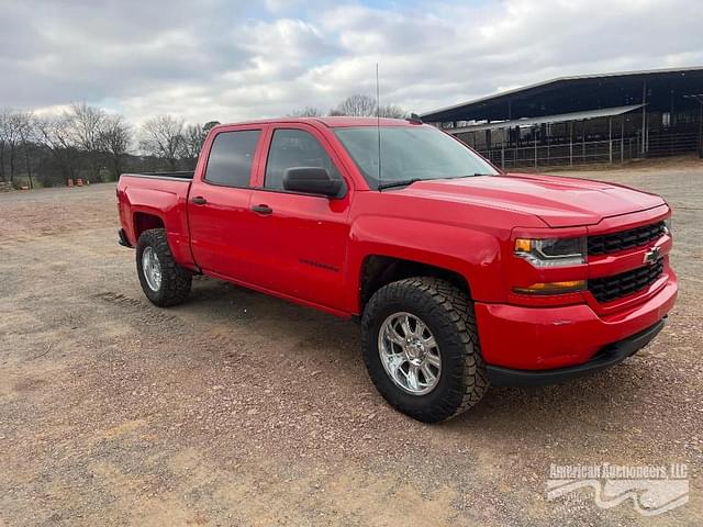 Image of Chevrolet Silverado equipment image 3