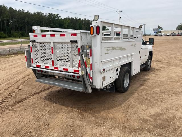 Image of Chevrolet 3500HD equipment image 4