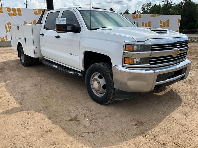 Image of Chevrolet 3500HD equipment image 2