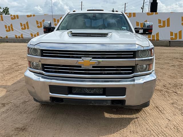 Image of Chevrolet 3500HD equipment image 1