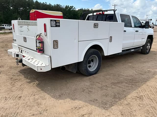 Image of Chevrolet 3500HD equipment image 4